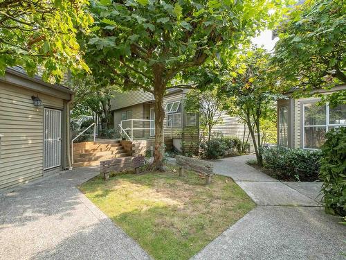 4 925 Tobruck Avenue, North Vancouver, BC 