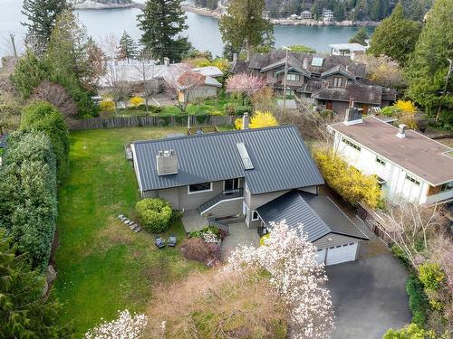 6265 Summit Avenue, West Vancouver, BC 