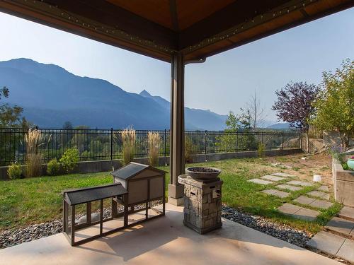 1933 Dowad Drive, Squamish, BC 