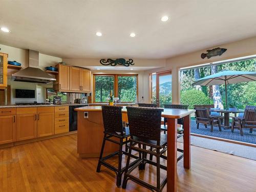 5475 Greenleaf Road, West Vancouver, BC 