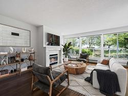 1102 33 CHESTERFIELD PLACE  North Vancouver, BC V7M 3K4