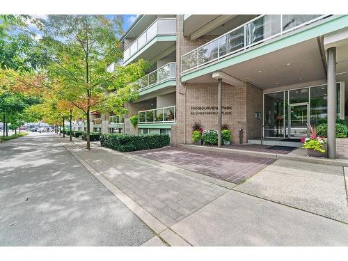 1102 33 Chesterfield Place, North Vancouver, BC 