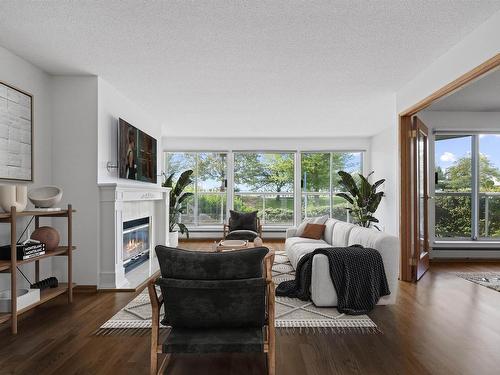 1102 33 Chesterfield Place, North Vancouver, BC 