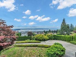 2171 WESTHILL WYND  West Vancouver, BC V7S 2Z3