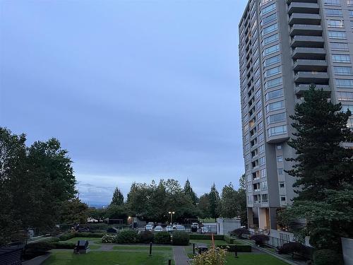 208 6070 Mcmurray Avenue, Burnaby, BC 