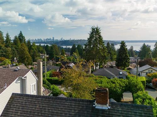 1427 Lawson Avenue, West Vancouver, BC 