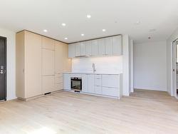 704 239 KEEFER STREET  Vancouver, BC V6A 1X6