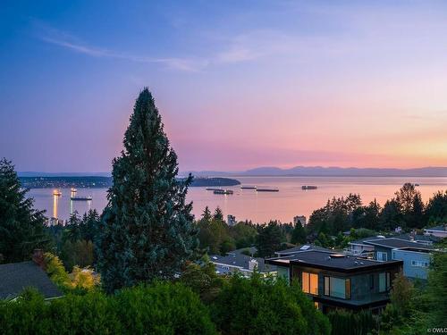 1485 Camelot Road, West Vancouver, BC 