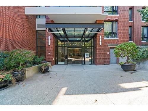 2505 909 Mainland Street, Vancouver, BC 