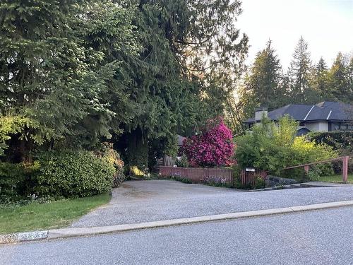 3737 Calder Avenue, North Vancouver, BC 