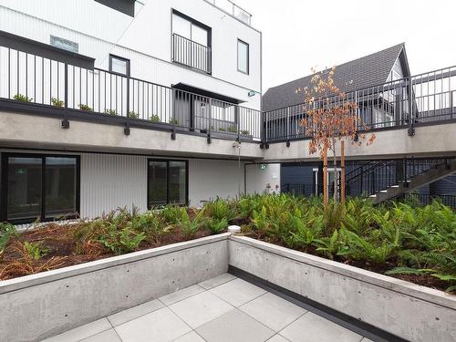 327 1120 E Georgia Street, Vancouver, BC 