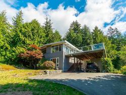 4554 WOODGREEN DRIVE  West Vancouver, BC V7S 2V2