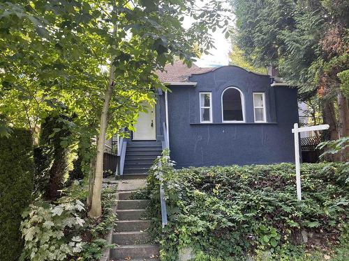 3694 W 16Th Avenue, Vancouver, BC 