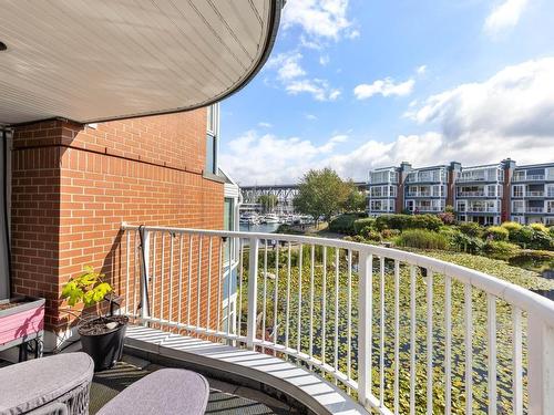 1594 Island Park Walk, Vancouver, BC 