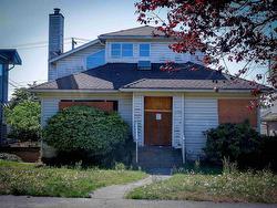 170 W 40TH AVENUE  Vancouver, BC V5Y 2R2