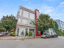 304 272 E 4TH AVENUE  Vancouver, BC V5T 4S2