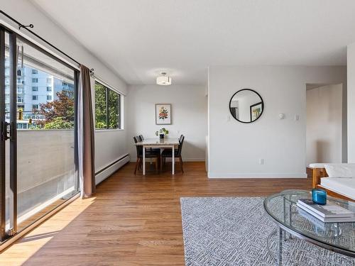 206 E 15Th Street, North Vancouver, BC 