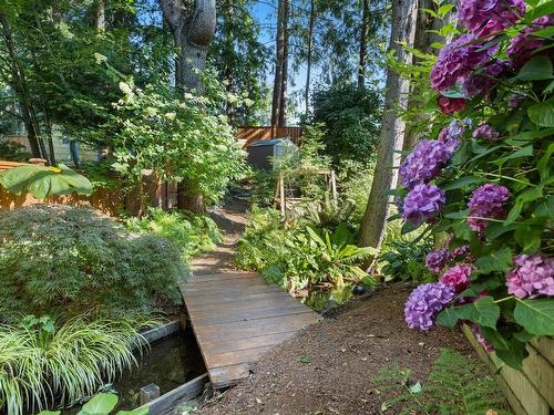 1674 Westover Road, North Vancouver, BC 