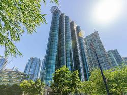 2408 555 JERVIS STREET  Vancouver, BC V6E 4N1