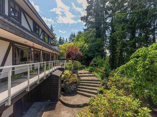 5704 Westport Road, West Vancouver, BC 