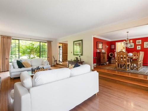 5704 Westport Road, West Vancouver, BC 