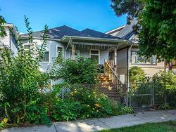 1917 E 22 AVENUE  Vancouver, BC V5N 2R2