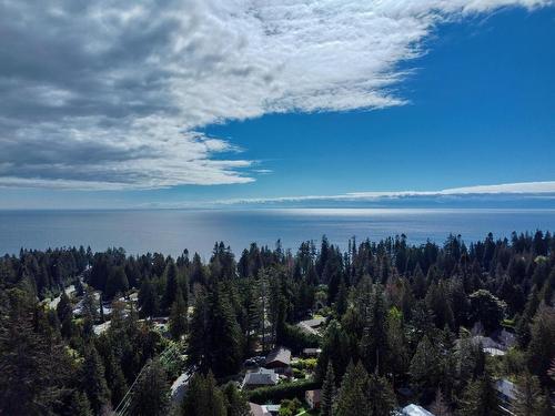 7712 Fawn Road, Halfmoon Bay, BC 