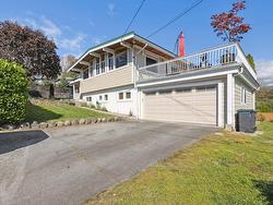 1070 BROOKSBANK AVENUE  North Vancouver, BC V7L 4H7