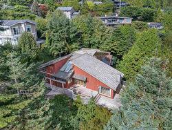 568 ST. ANDREWS PLACE  West Vancouver, BC V7S 1V8