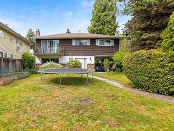 2125 BOULEVARD CRESCENT  North Vancouver, BC V7L 3Y9