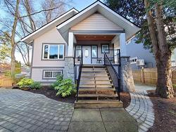 195 W 12TH AVENUE  Vancouver, BC V5Y 1T6