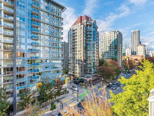 902 1330 Burrard Street, Vancouver, BC 