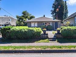 429 E 15TH STREET  North Vancouver, BC V7L 2R9