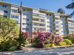 603 1425 ESQUIMALT AVENUE  West Vancouver, BC V7V 1L1