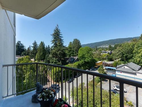 601 570 18Th Street, West Vancouver, BC 