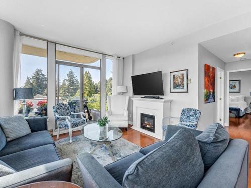 601 570 18Th Street, West Vancouver, BC 