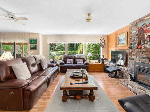 2515 Edgemont Boulevard, North Vancouver, BC 