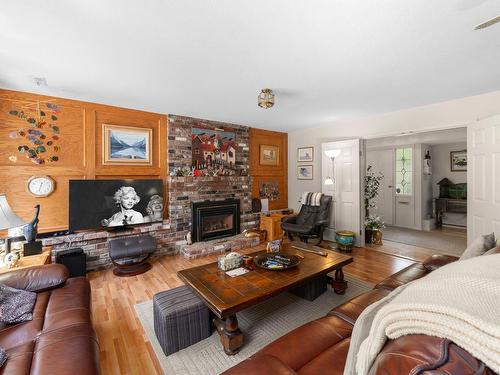 2515 Edgemont Boulevard, North Vancouver, BC 