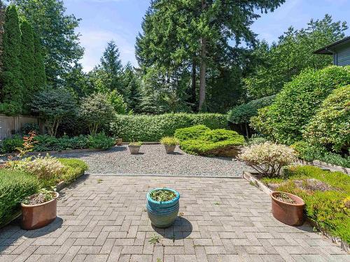 2515 Edgemont Boulevard, North Vancouver, BC 