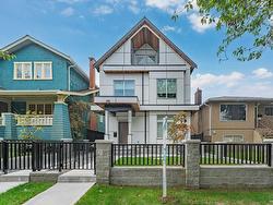 1 2576 E 28TH AVENUE  Vancouver, BC V5R 1R6