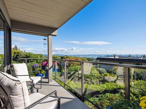 27 2214 Folkestone Way, West Vancouver, BC 