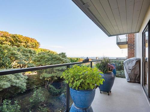 27 2214 Folkestone Way, West Vancouver, BC 