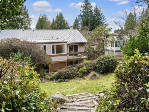 4572 Woodgreen Drive, West Vancouver, BC 