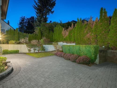 2567 Lawson Avenue, West Vancouver, BC 