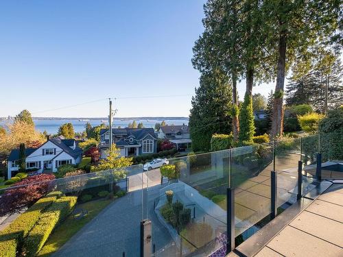 2567 Lawson Avenue, West Vancouver, BC 