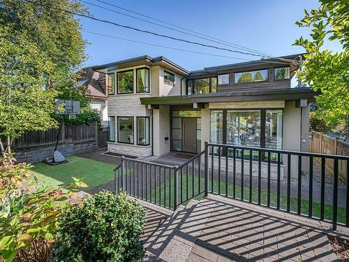 1568 Kings Avenue, West Vancouver, BC 