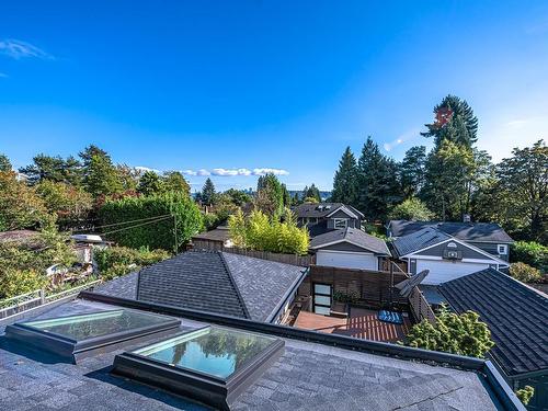 1568 Kings Avenue, West Vancouver, BC 