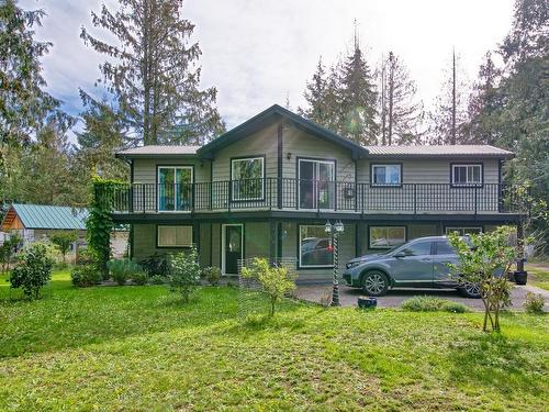 7717 Fawn Road, Halfmoon Bay, BC 