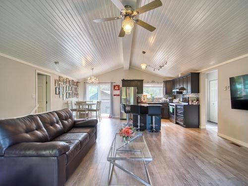 7717 Fawn Road, Halfmoon Bay, BC 