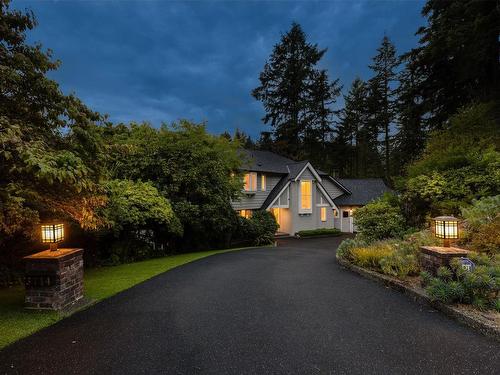 3714 Southridge Place, West Vancouver, BC 